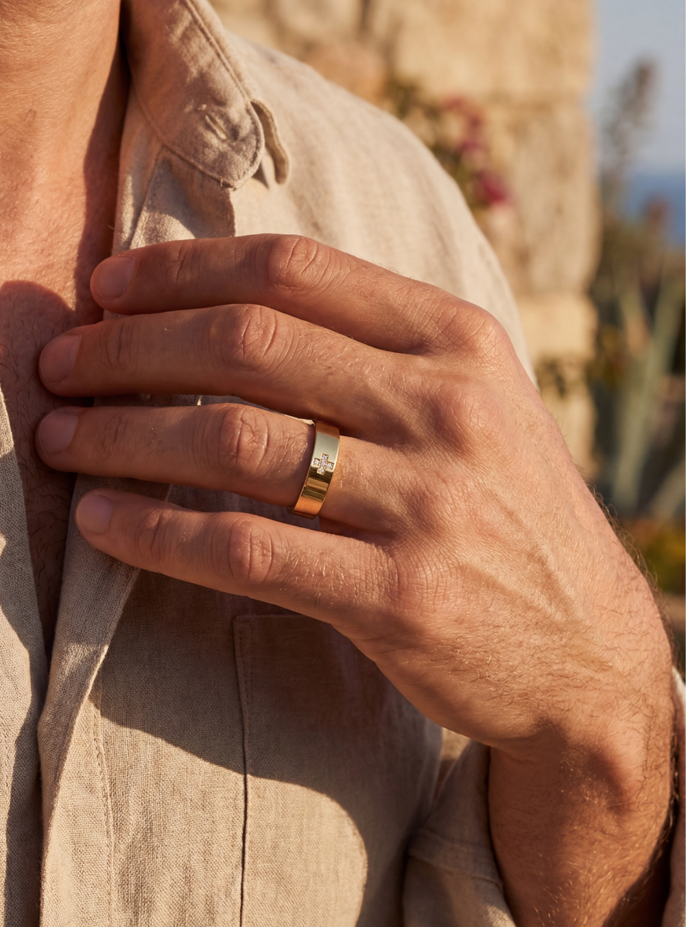 Bague croix avec pierre précieuse | Or