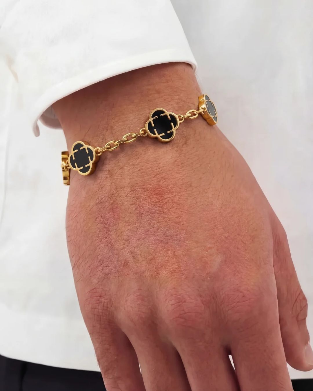Bracelet à breloques onyx et or