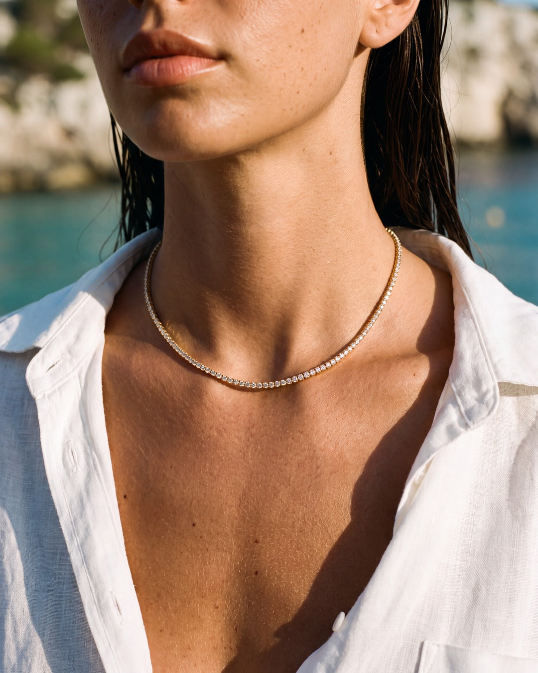 Fine Tennis Necklace 18K gold worn on the neck