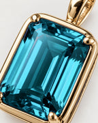 Aquamarine pendant necklace, 1 carat, 18K gold — macro detail of the stone and setting