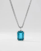 Aquamarine pendant necklace, 2 carat, 925 silver — close studio packshot