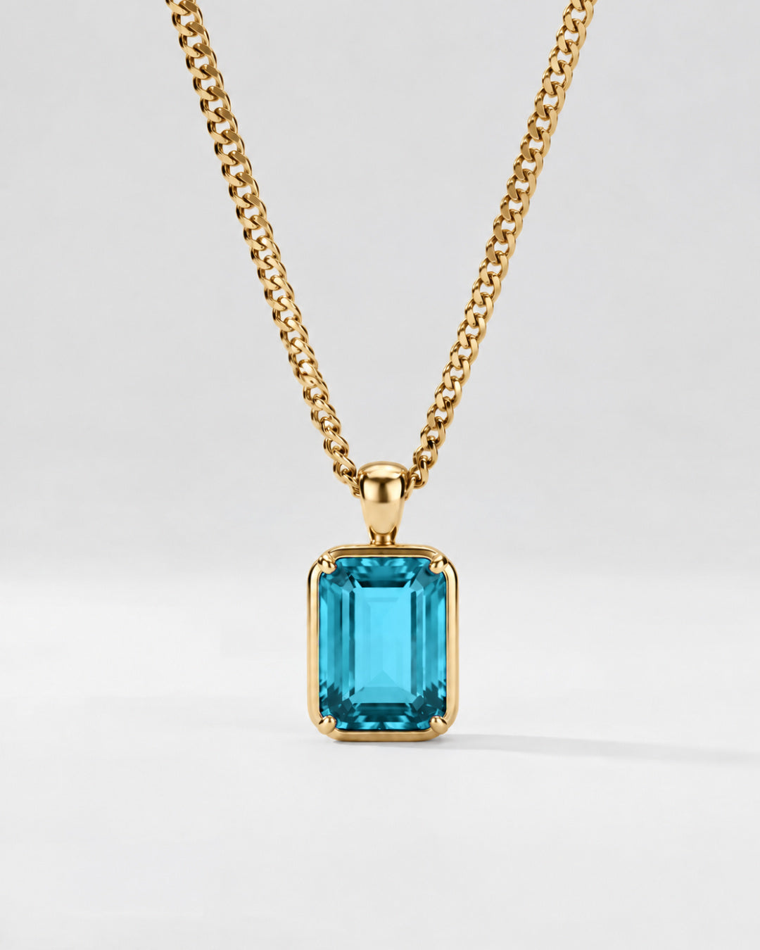 Aquamarine pendant necklace, 3 carat, 18K gold — close studio packshot