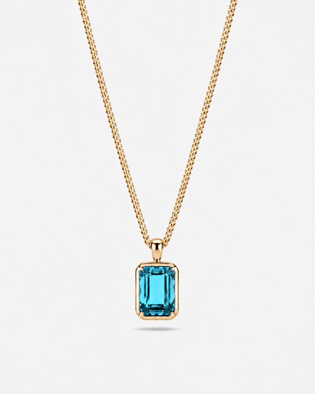 Aquamarine pendant necklace, 3 carat, 18K gold — studio packshot on white