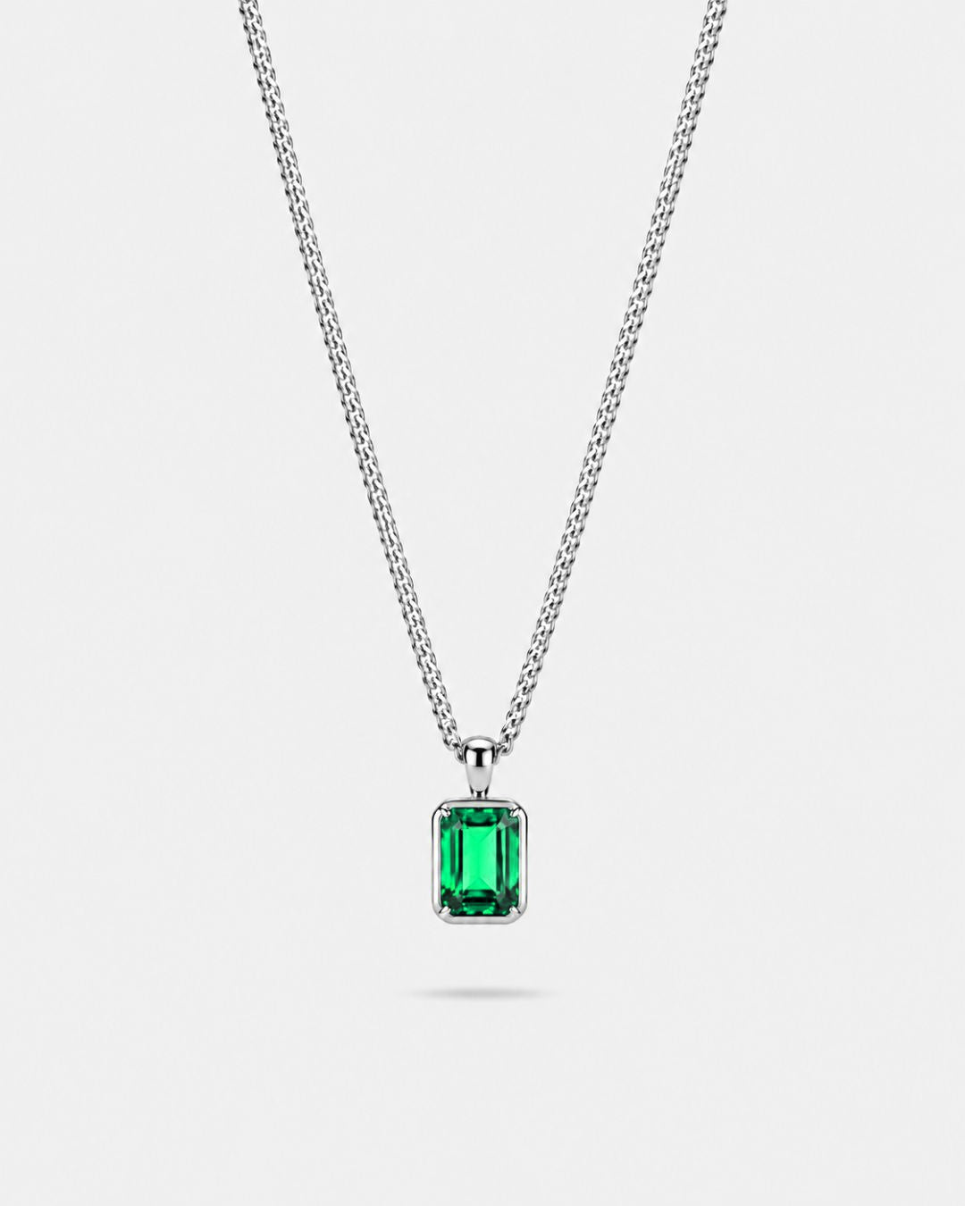 Emerald pendant necklace, 2 carat, 925 silver — studio packshot on white