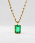 Emerald pendant necklace, 3 carat, 18K gold — close studio packshot