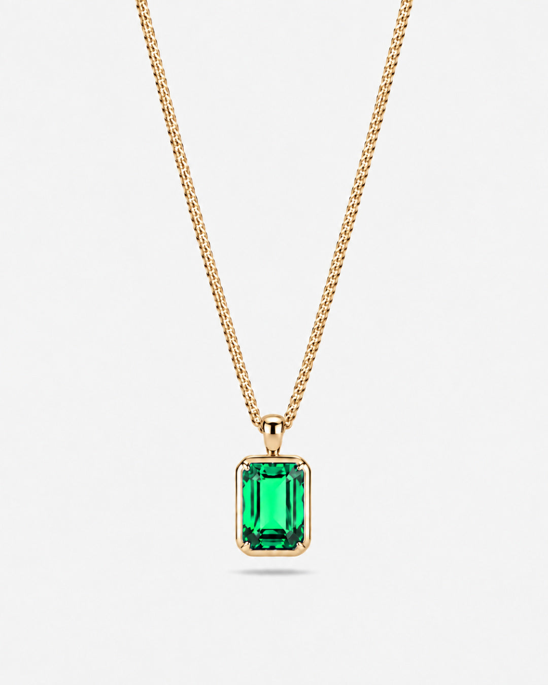 Emerald pendant necklace, 3 carat, 18K gold — studio packshot on white