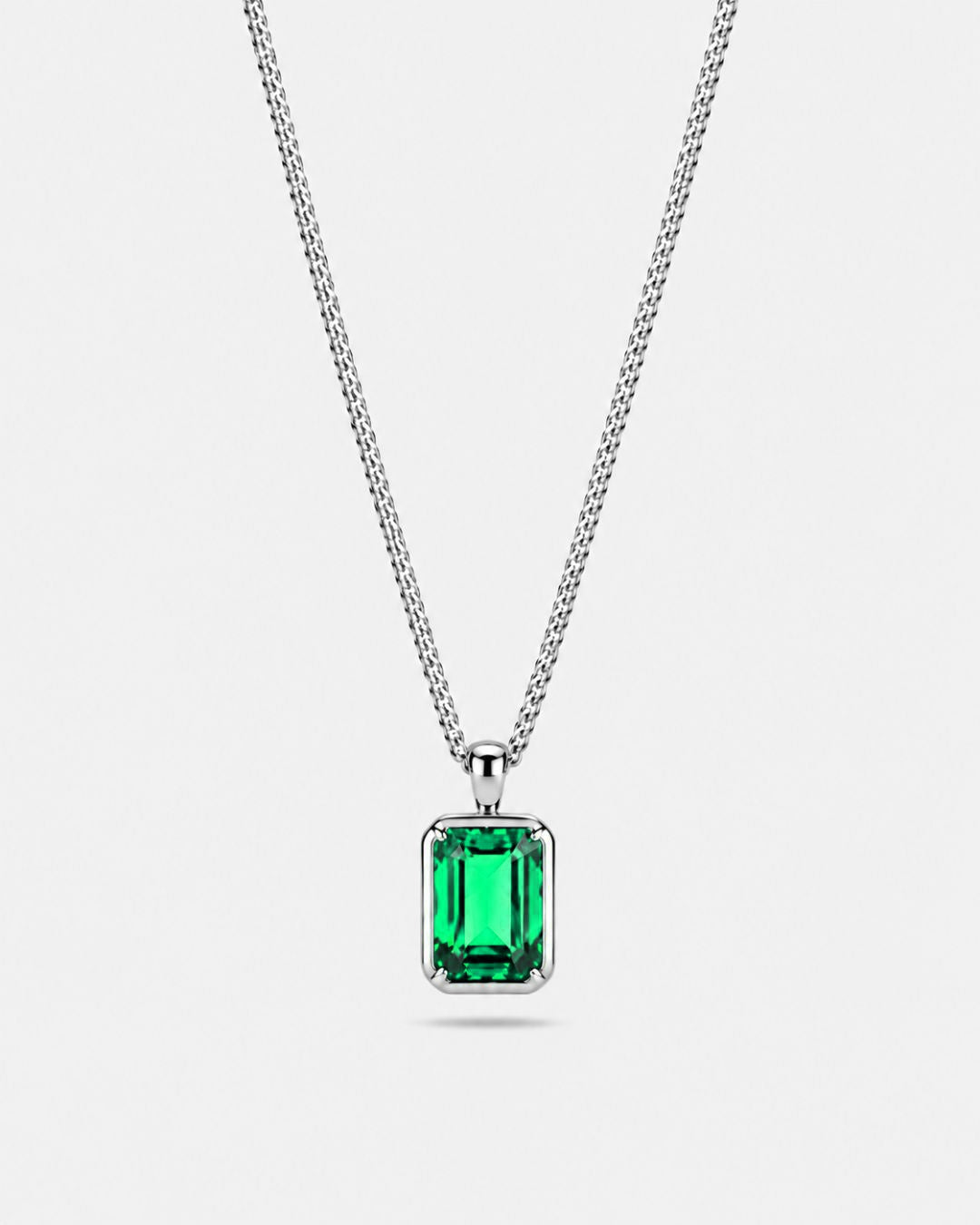 Emerald pendant necklace, 3 carat, 925 silver — studio packshot on white