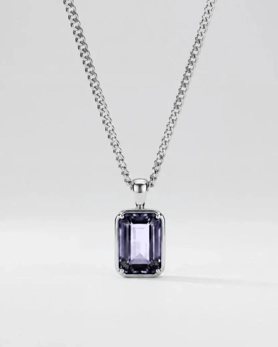 Grey Spinel pendant necklace, 2 carat, 925 silver — close studio packshot