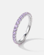 Close-up of the alexandrite pavé stones on the silver Lumière ring