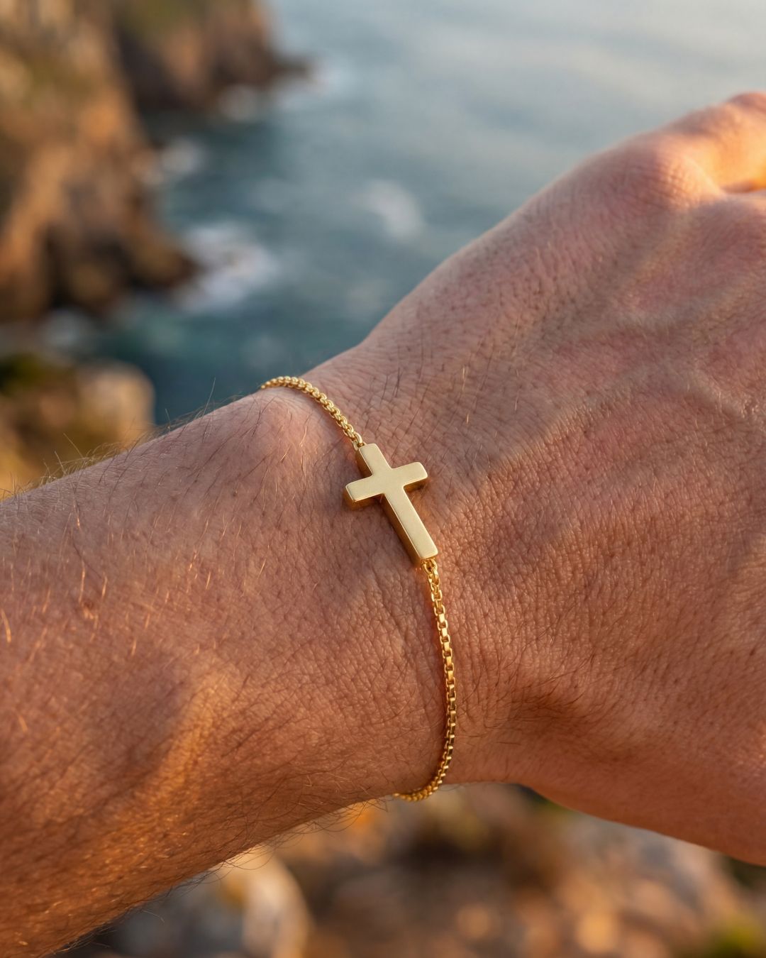 Minimal Cross Bracelet | Gold