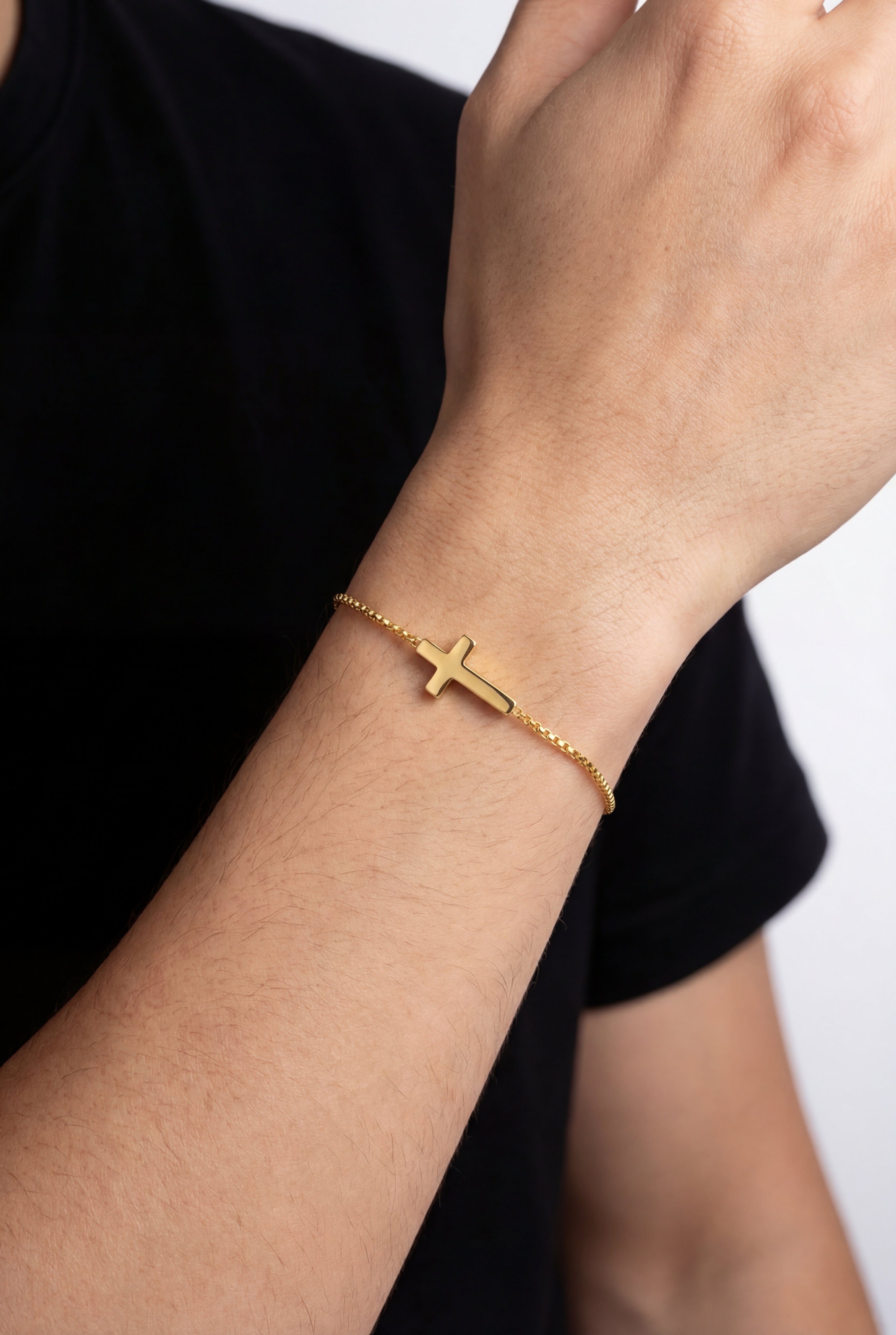 Minimal Cross Bracelet | Gold