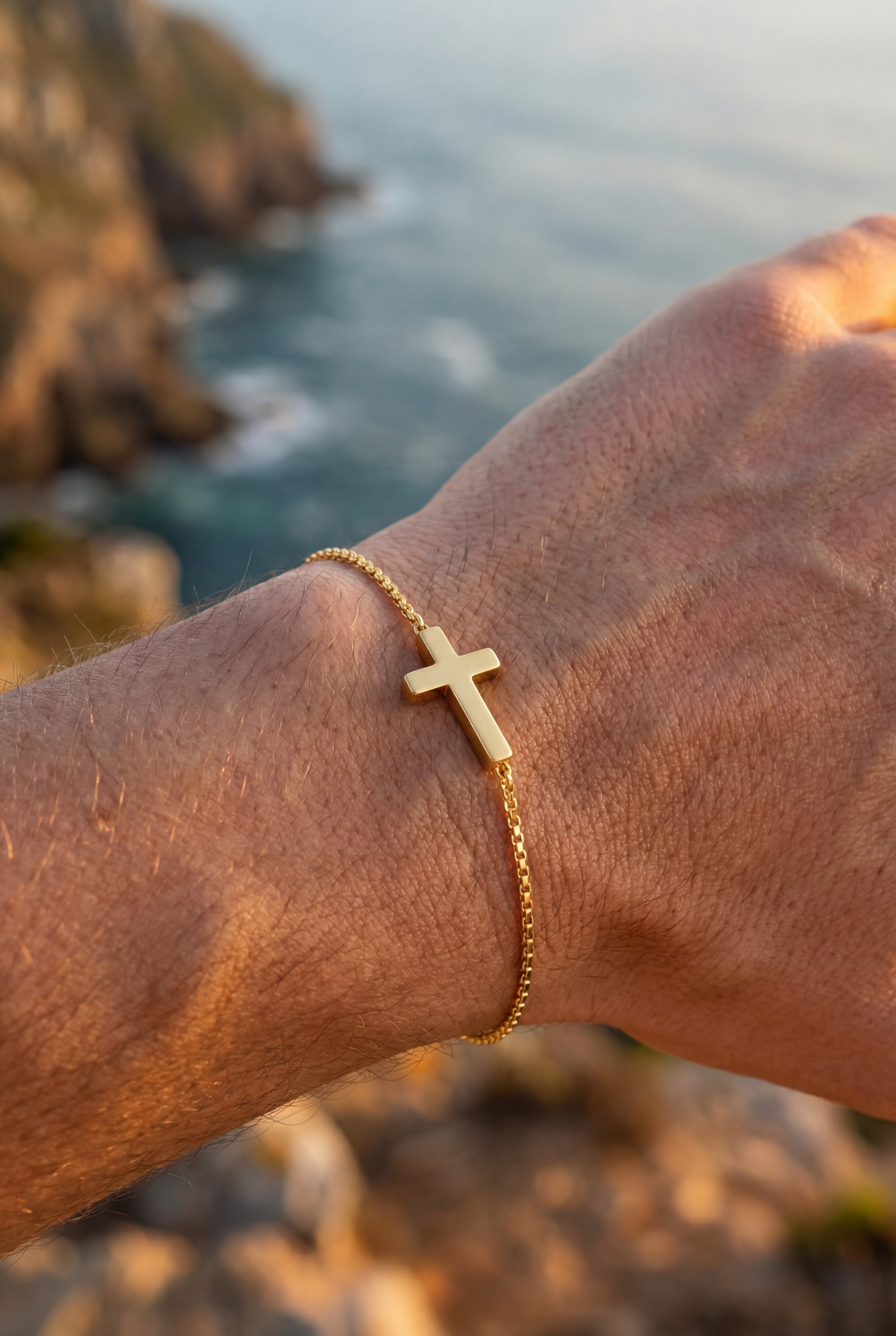 Minimal Cross Bracelet | Gold