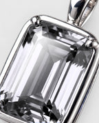 Moissanite pendant necklace, 1 carat, 925 silver — macro detail of the stone and setting