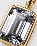 Moissanite pendant necklace, 3 carat, 18K gold — macro detail of the stone and setting