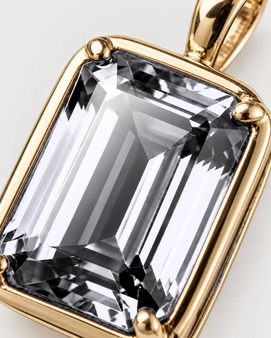 Moissanite pendant necklace, 3 carat, 18K gold — macro detail of the stone and setting