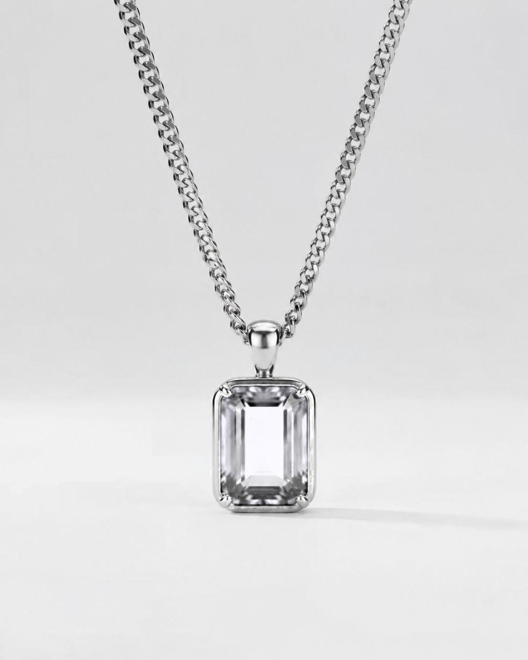 Moissanite pendant necklace, 3 carat, 925 silver — close studio packshot