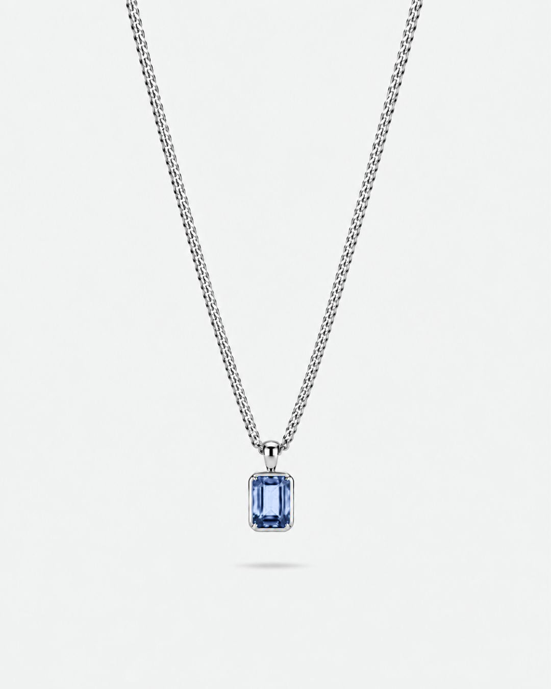 Royal Blue pendant necklace, 1 carat, 925 silver — studio packshot on white
