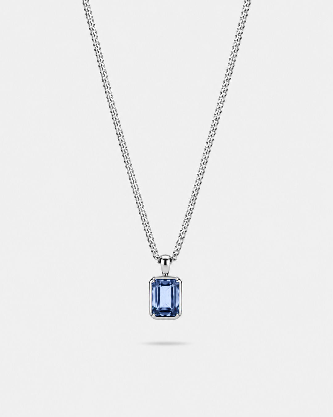 Royal Blue pendant necklace, 2 carat, 925 silver — studio packshot on white