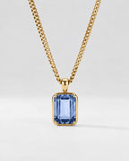 Royal Blue pendant necklace, 3 carat, 18K gold — close studio packshot