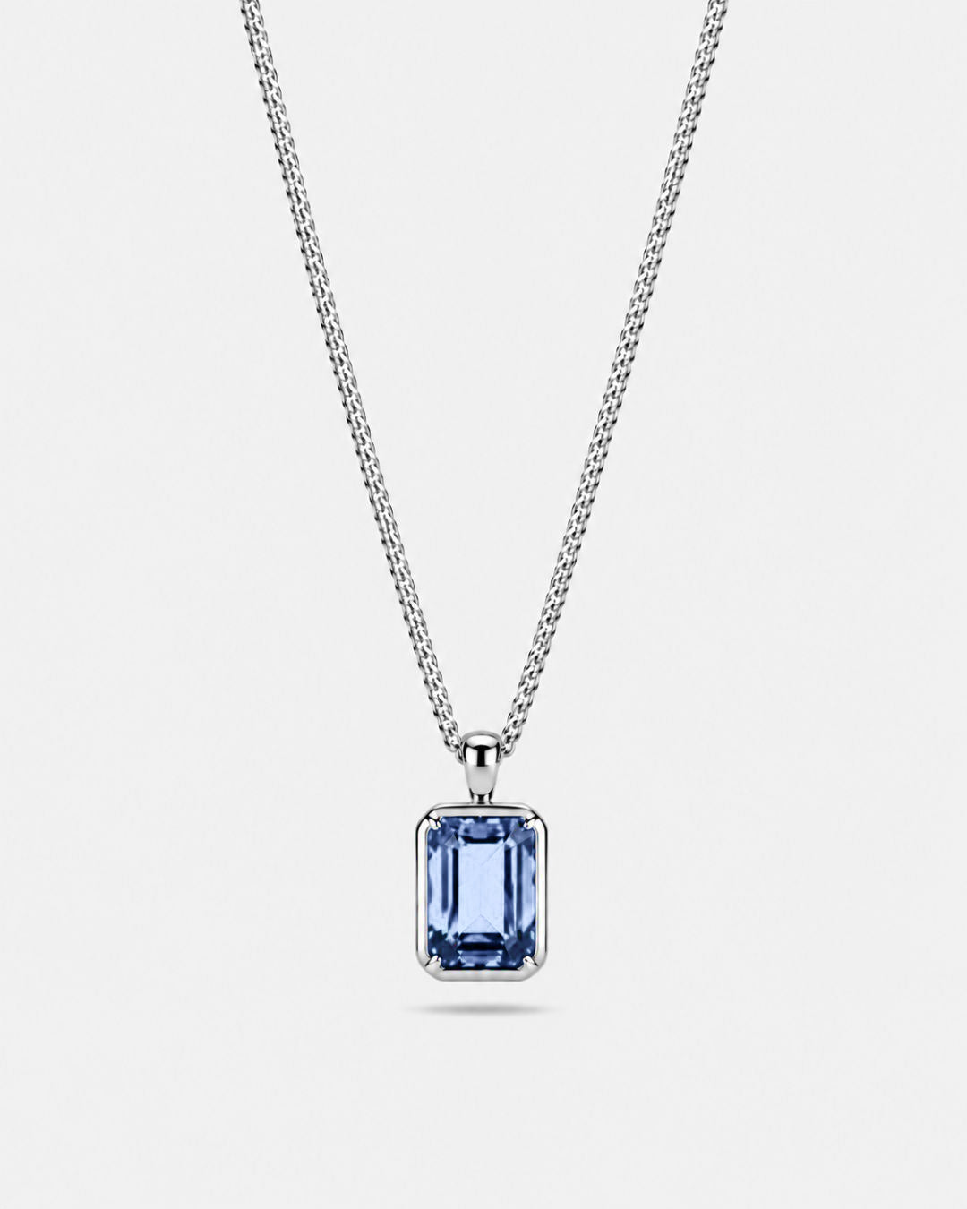 Royal Blue pendant necklace, 3 carat, 925 silver — studio packshot on white