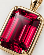 Ruby pendant necklace, 1 carat, 18K gold — macro detail of the stone and setting