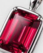 Ruby pendant necklace, 3 carat, 925 silver — macro detail of the stone and setting