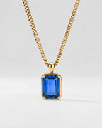 Sapphire pendant necklace, 3 carat, 18K gold — close studio packshot