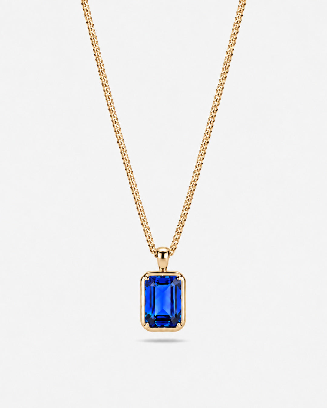 Sapphire pendant necklace, 3 carat, 18K gold — studio packshot on white
